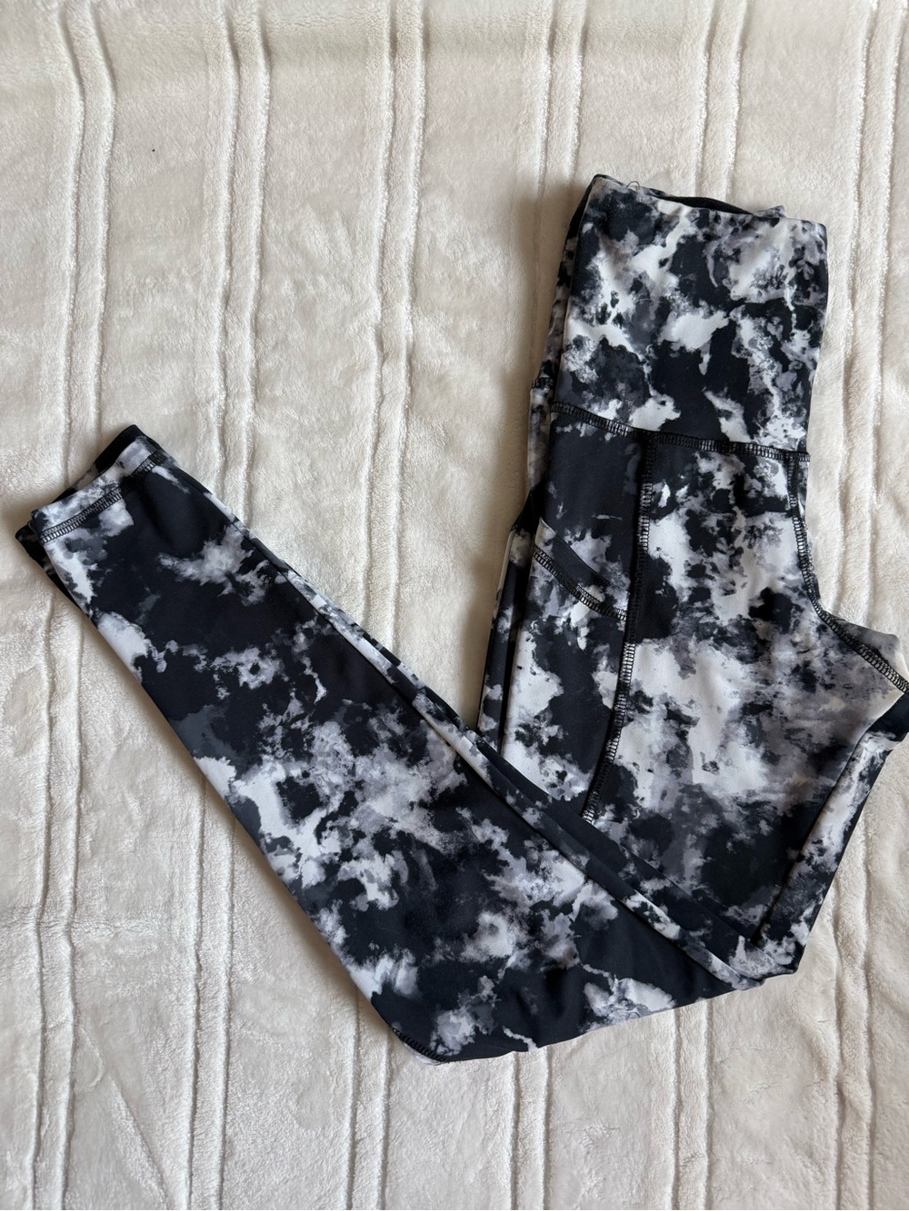 Strut this marble tie dye black and white patterned leggings